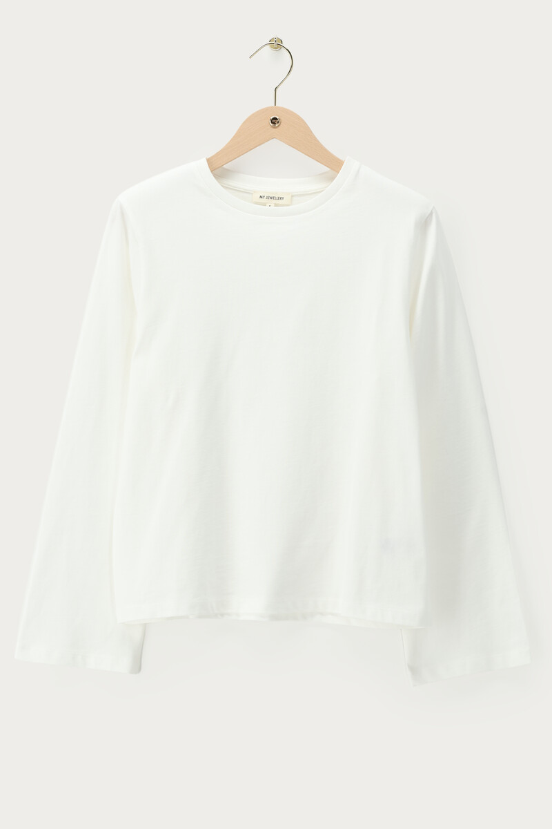 White oversized T-shirt with long sleeves and shoulder pads