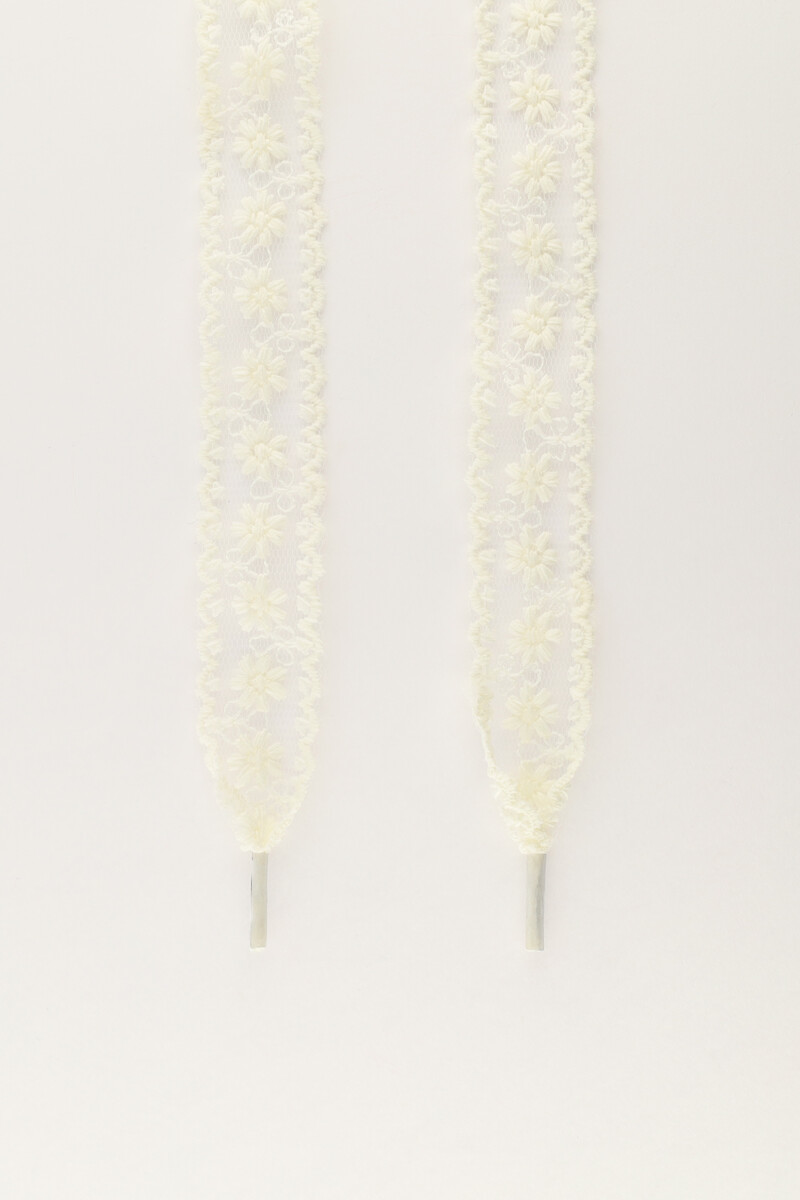 White shoelaces with lace details | My Jewellery