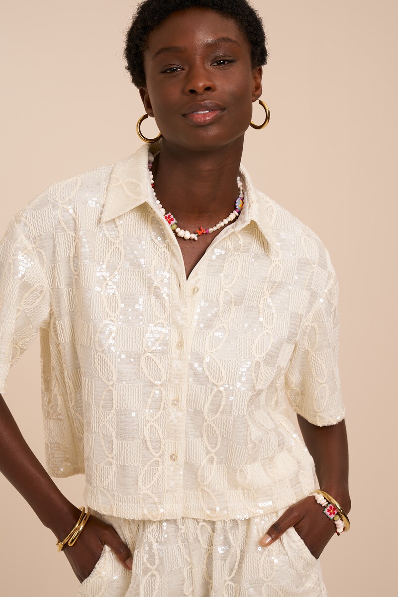 Witte blouse met korte mouwen en pailletten