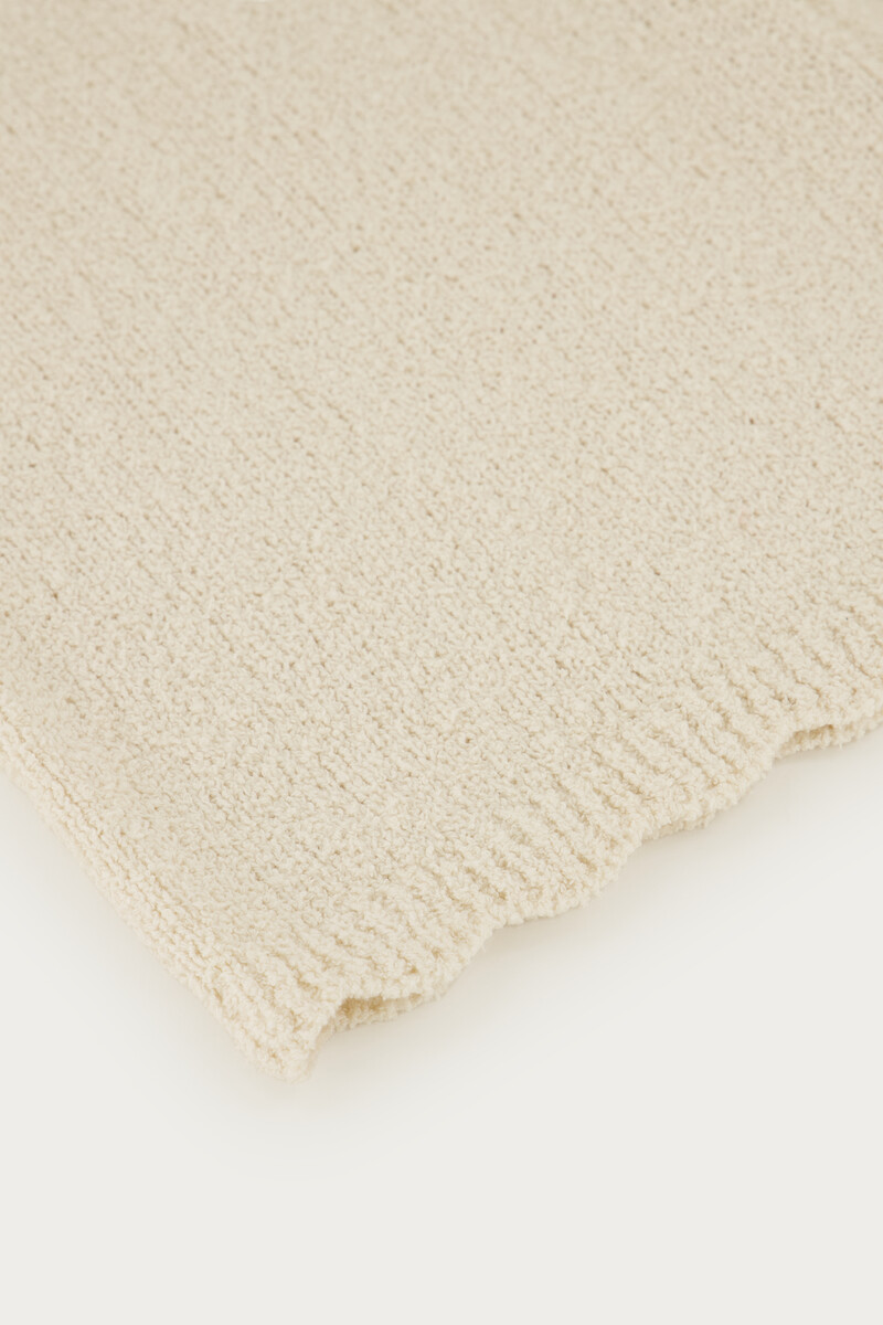 White shorts with scalloped edge | My Jewellery