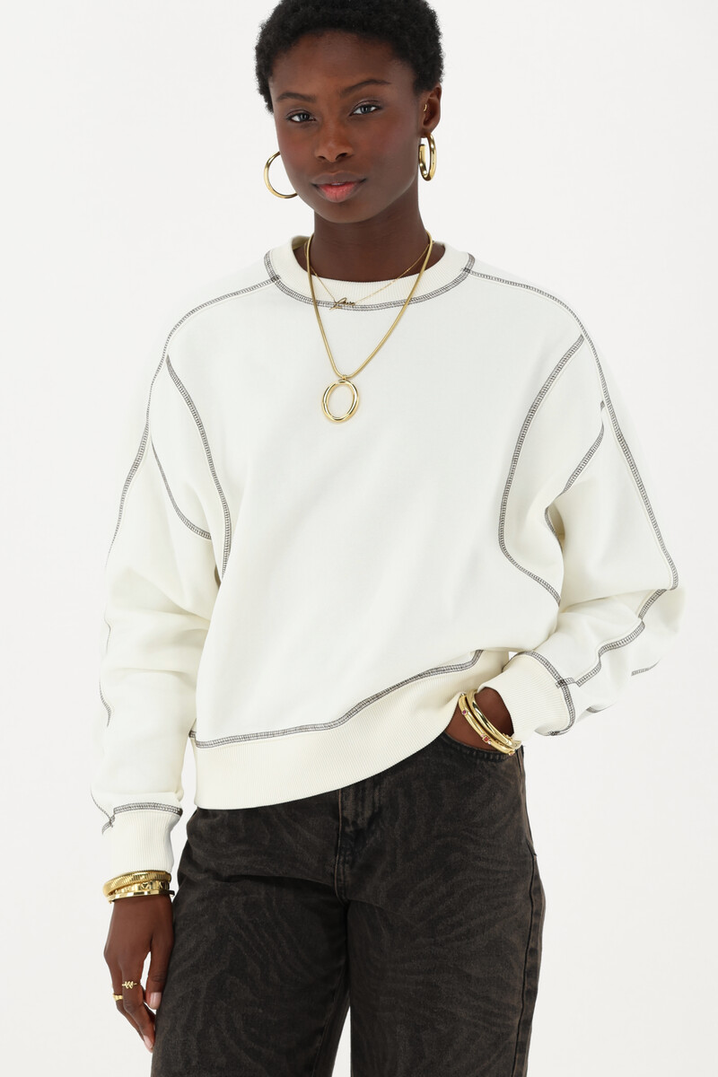 White sweatshirt with contrast stitching | My Jewellery