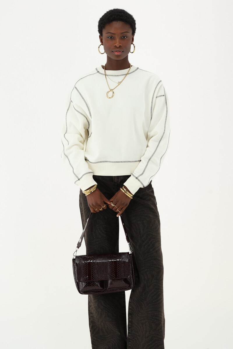 White sweatshirt with contrast stitching | My Jewellery