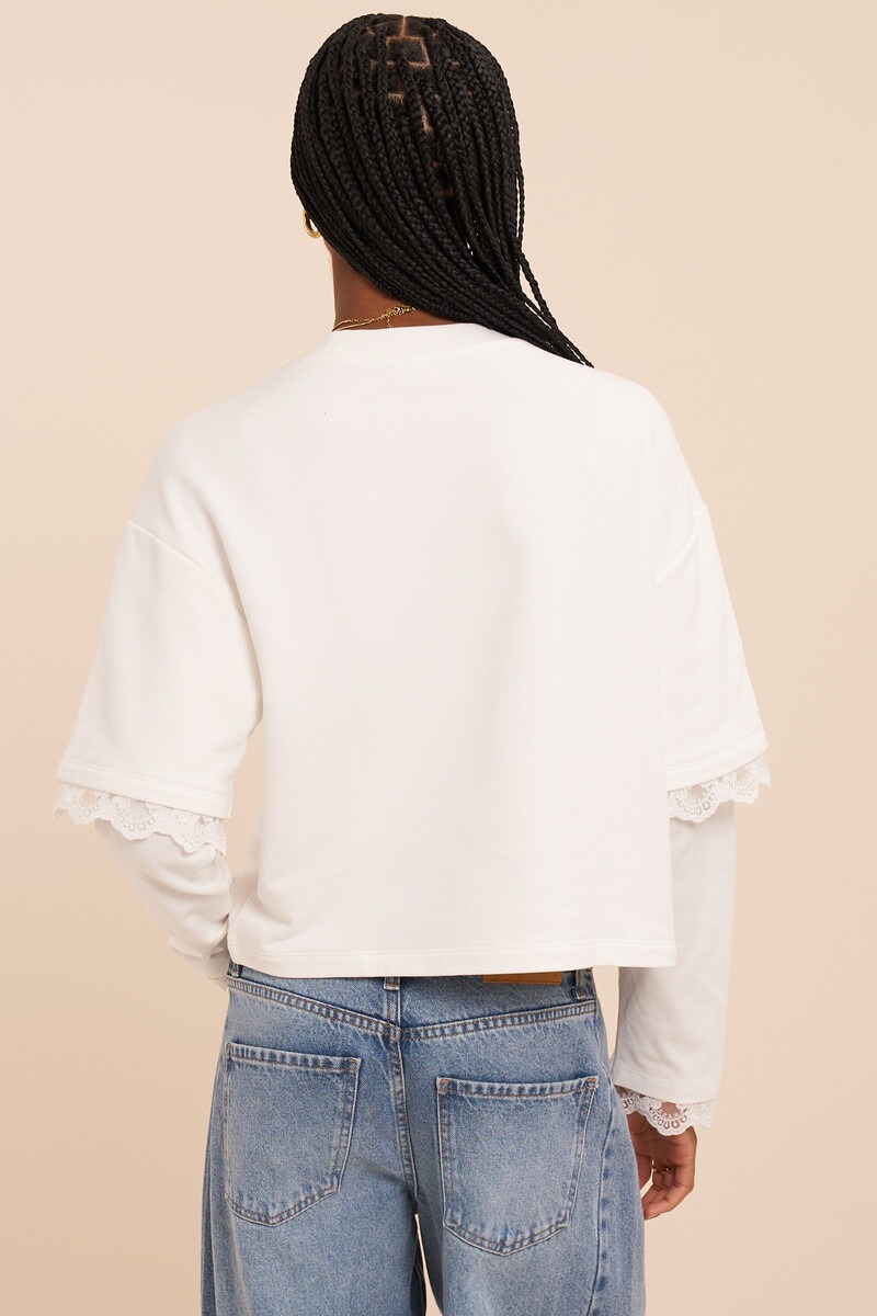 White sweater with double sleeves and lace details | My Jewellery