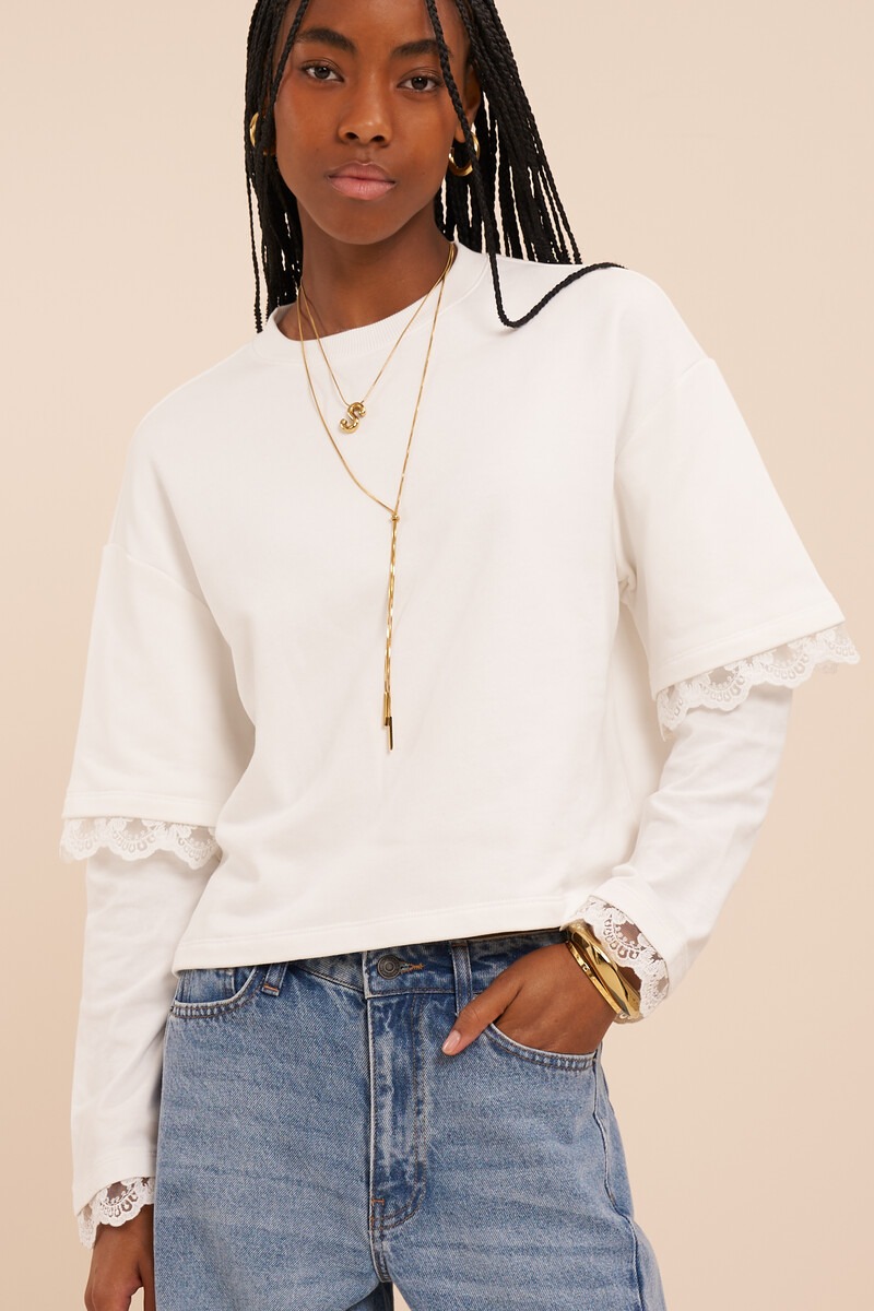 White sweater with double sleeves and lace details | My Jewellery
