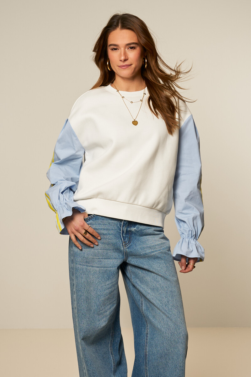 White sweater with blue contrast sleeves | My Jewellery