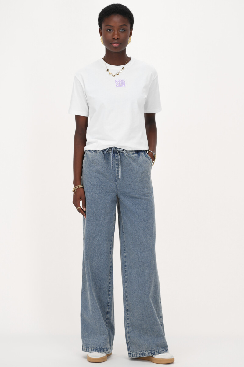 White t-shirt with "Paris Paris" embroidery