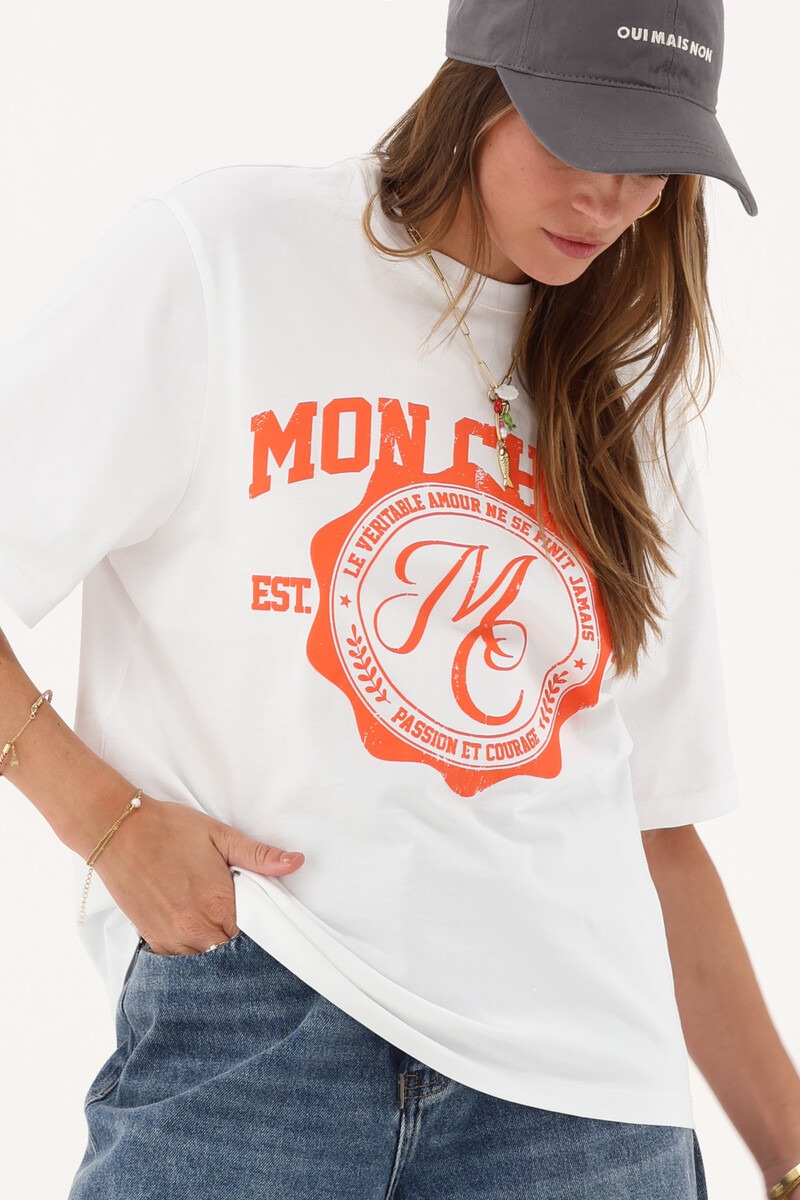 White T-shirt with orange "Mon cheri"