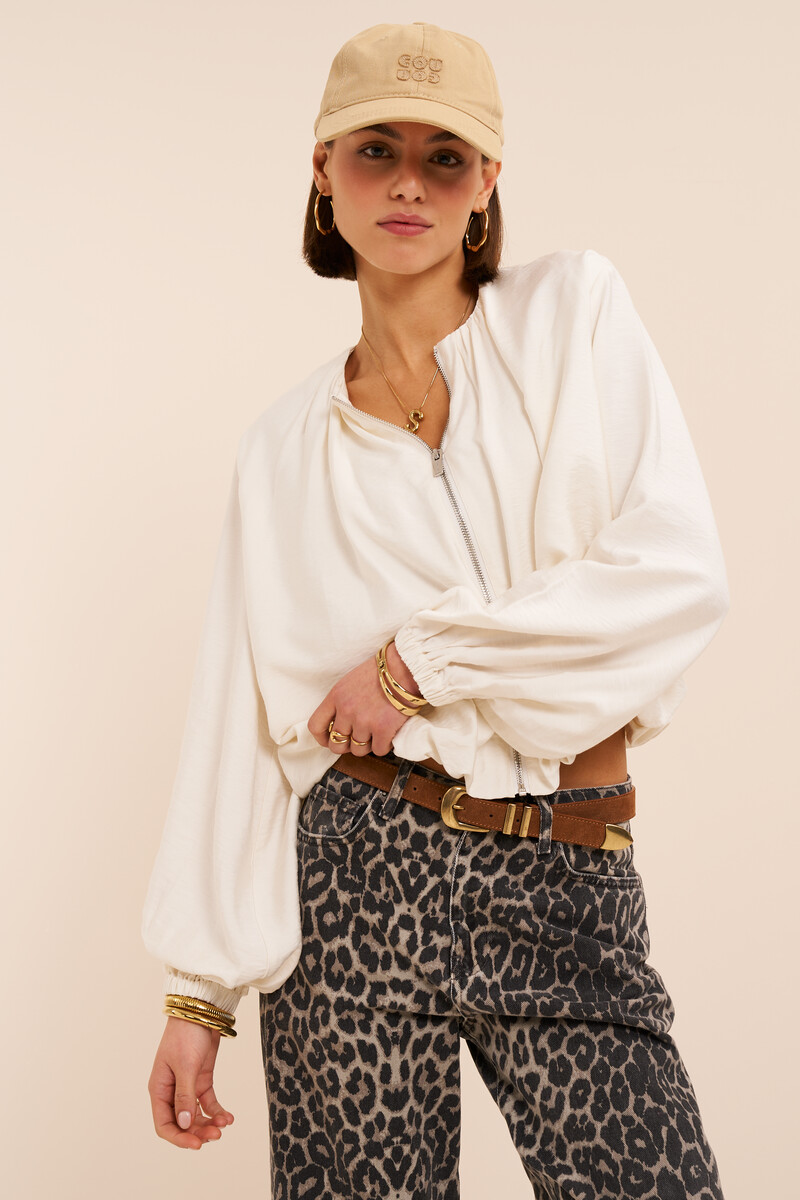 White top in balloon look with zip