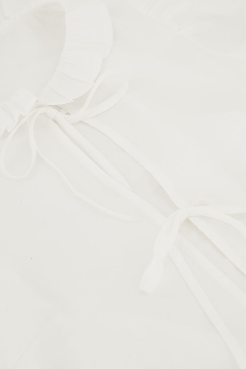 White top with bows and ruffled collar | My Jewellery