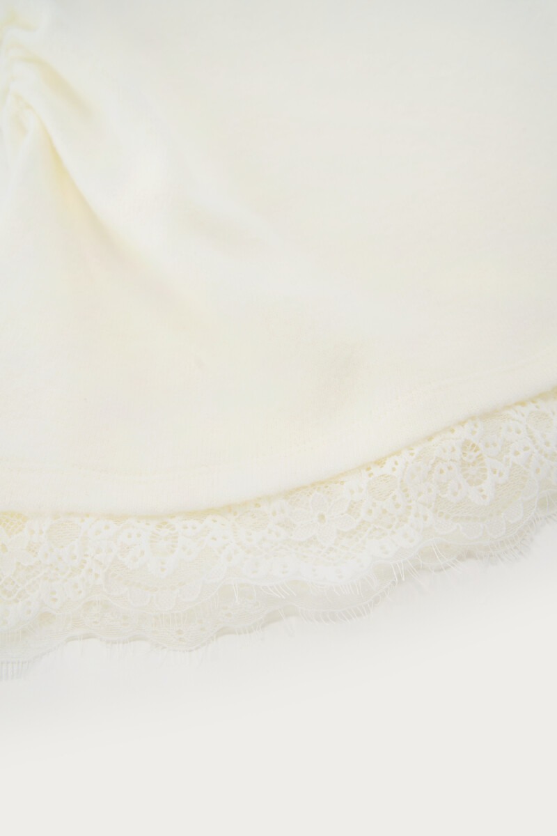 White top with long sleeves and lace details | My Jewellery
