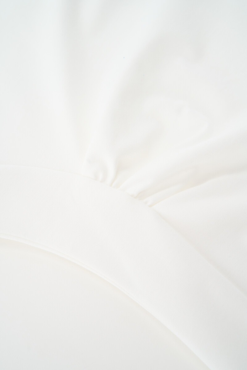 White top with long sleeves and pleat detail | My Jewellery