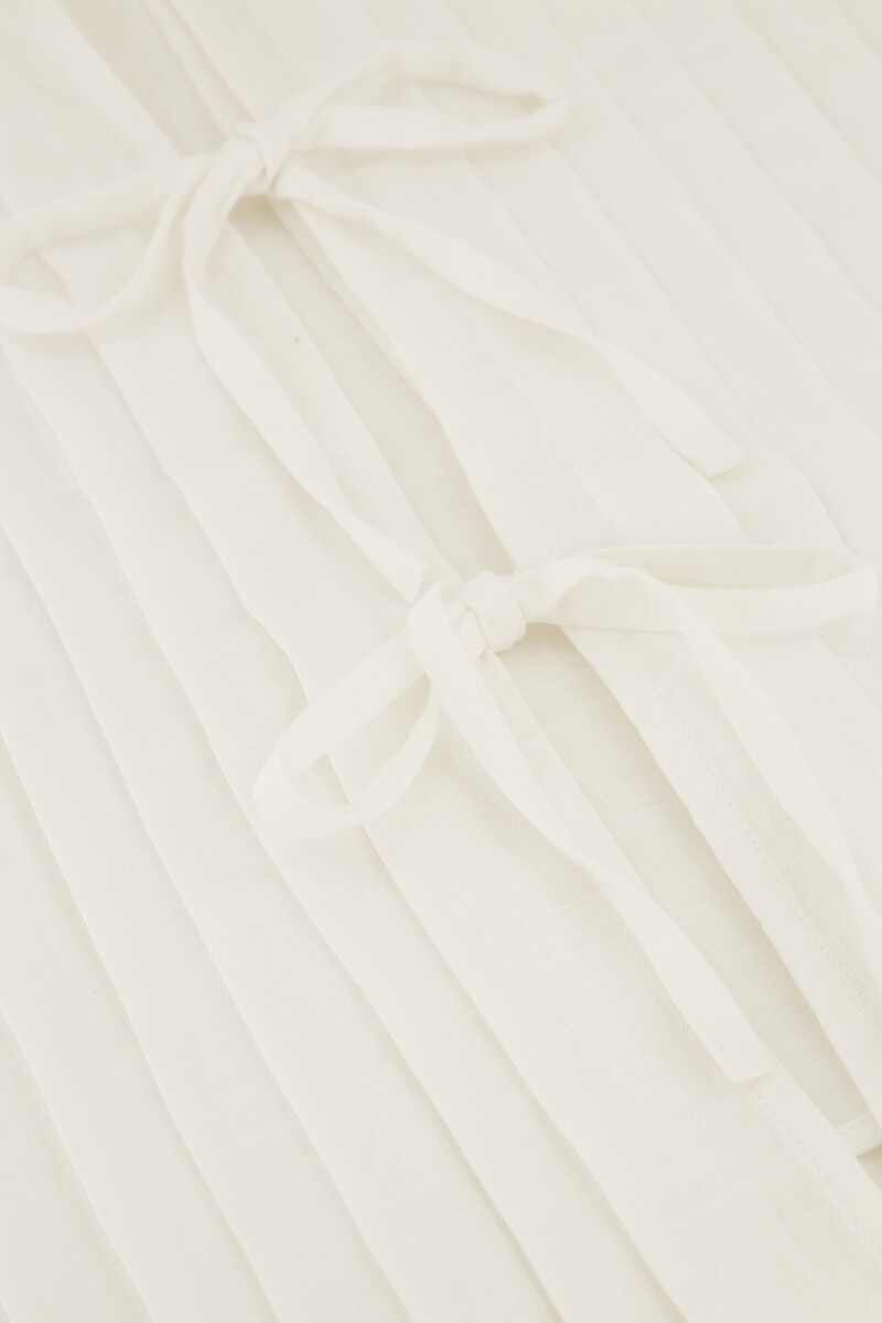 White top with pintuck & bows | My Jewellery