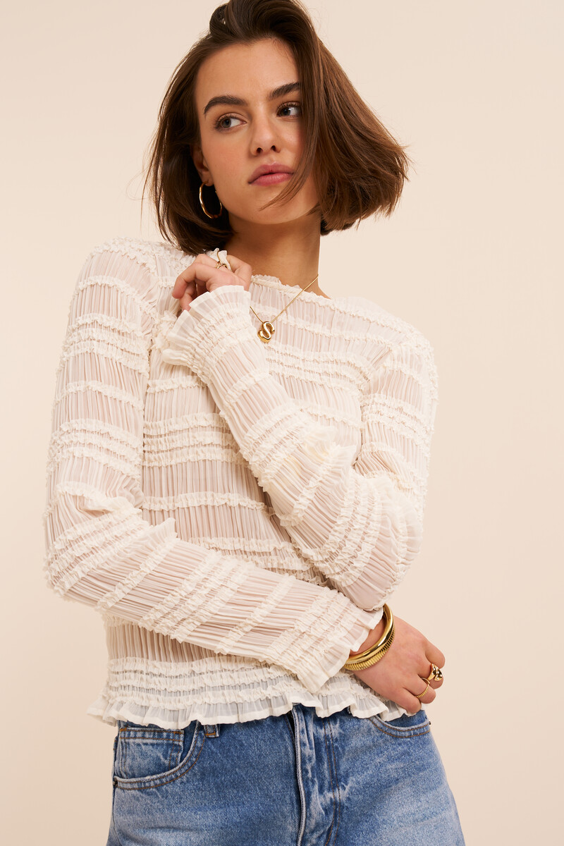 White top with pleats and ruffles | My Jewellery