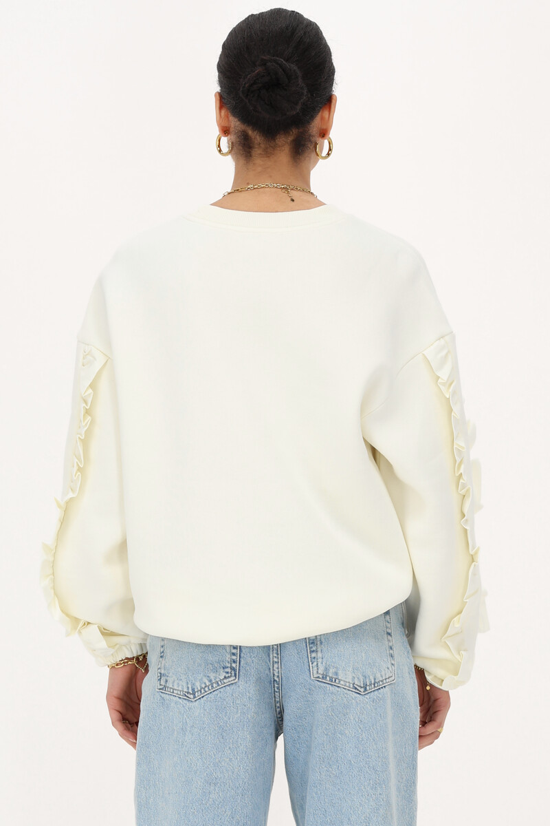 White woven sweater with ruffle | My Jewellery