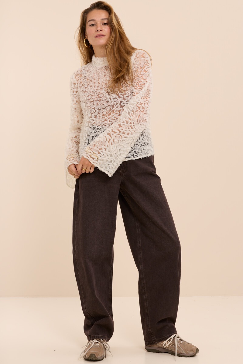 White jacquard top with 3D details | My Jewellery