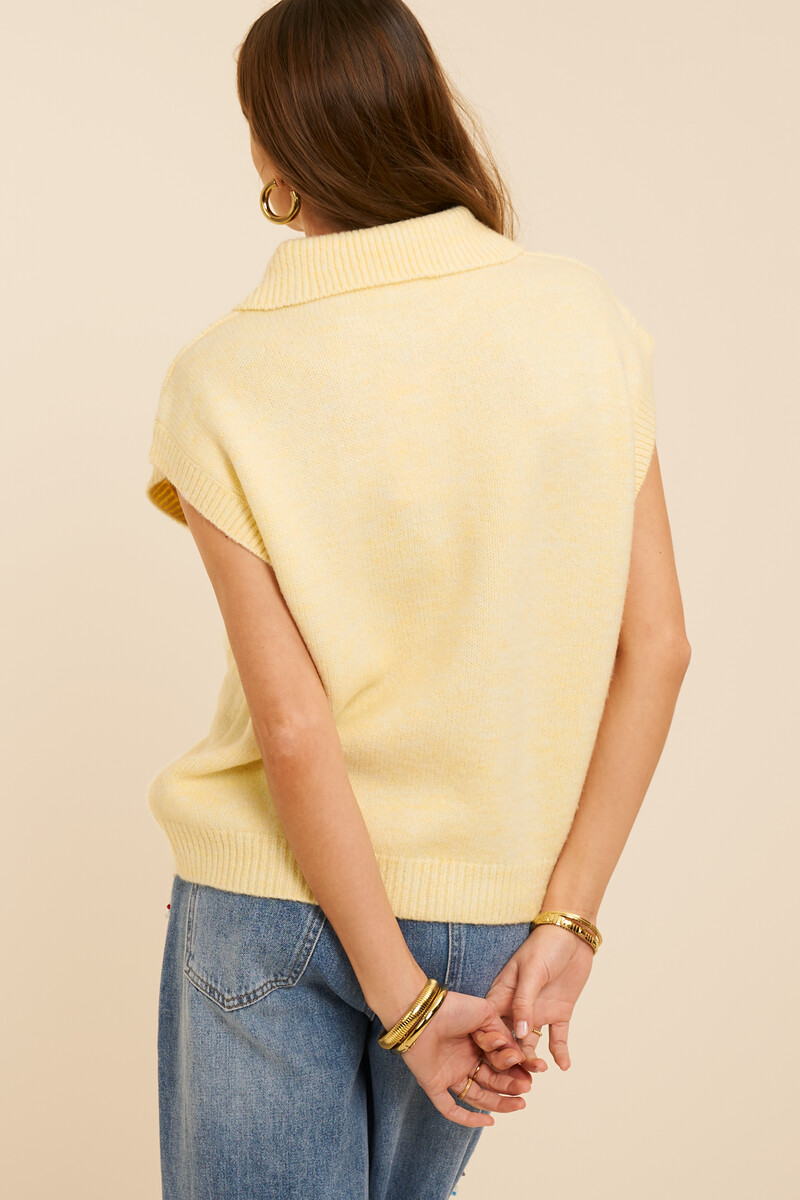 Yellow knitted vest with buttons | My Jewellery