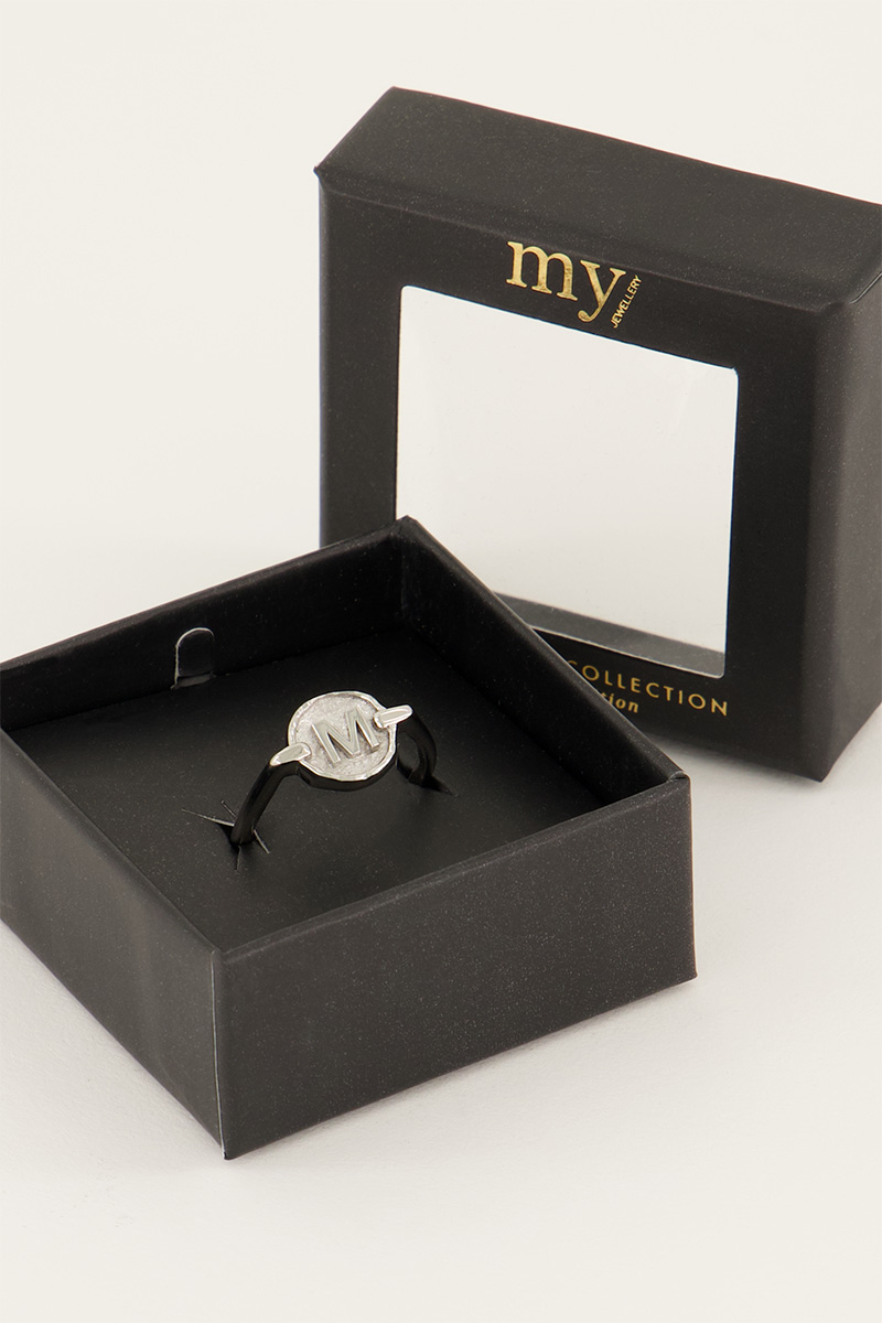 Ring met cirkel & initial