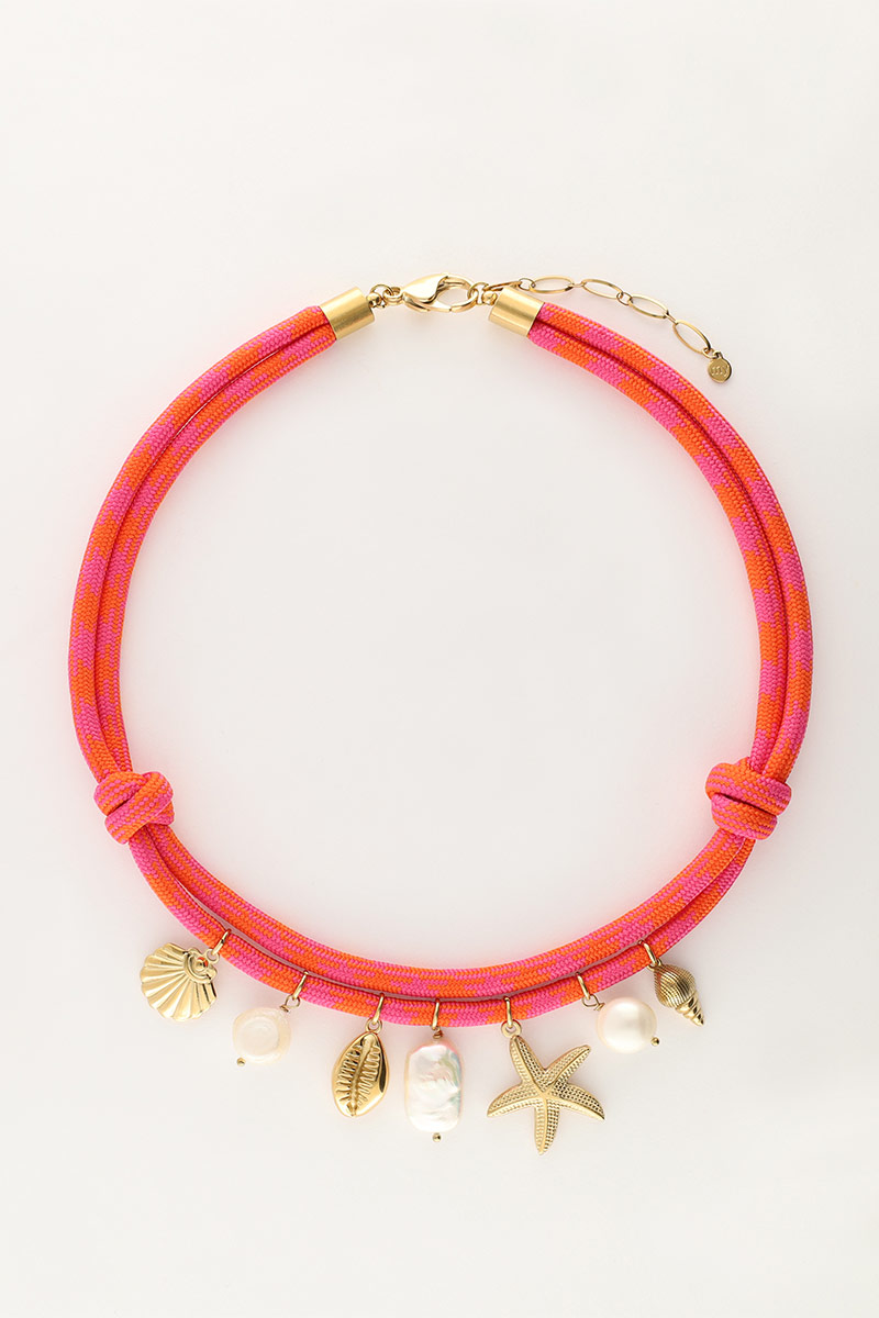 Roze touwketting met schelpen bedels 