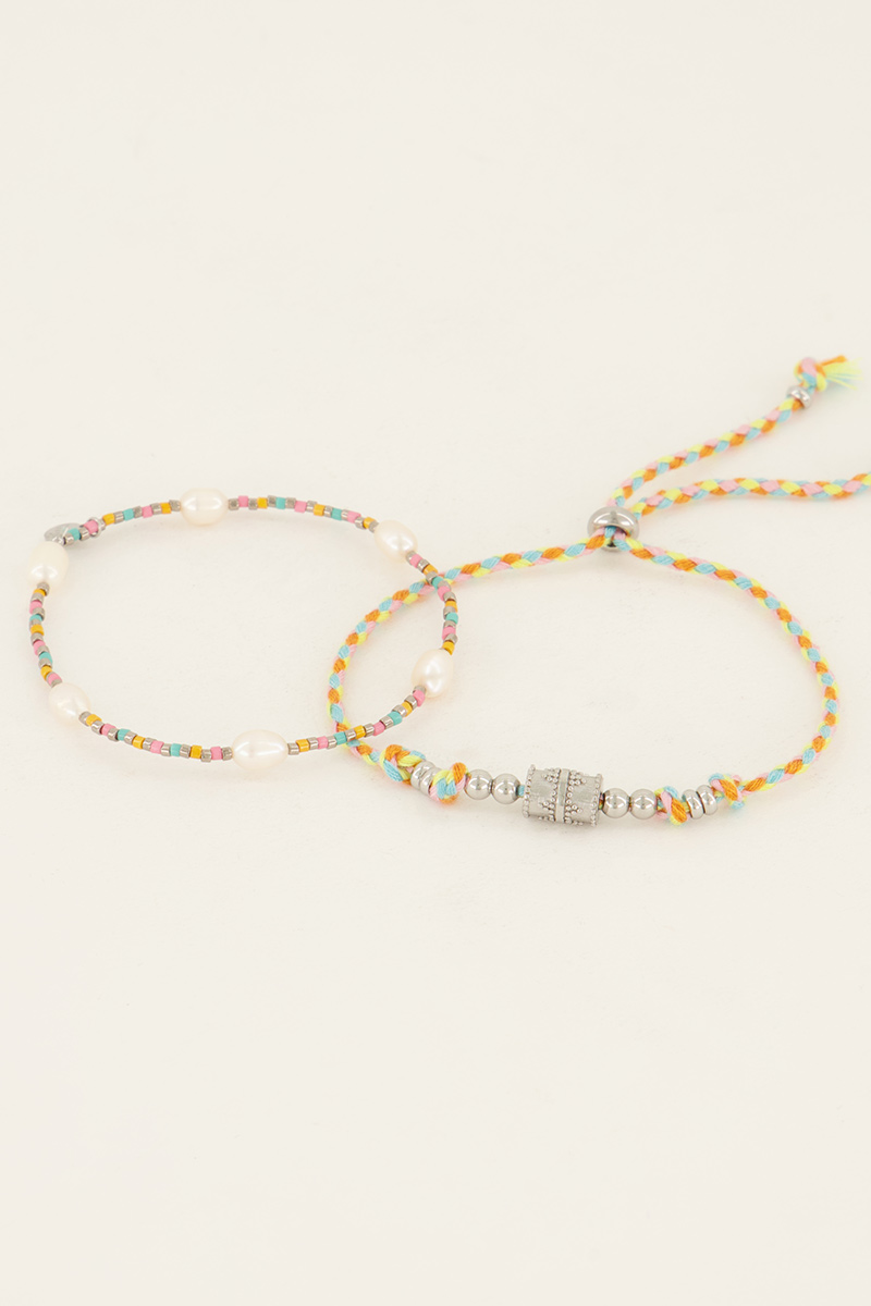Souvenir multikleur armband set met parels & bedel