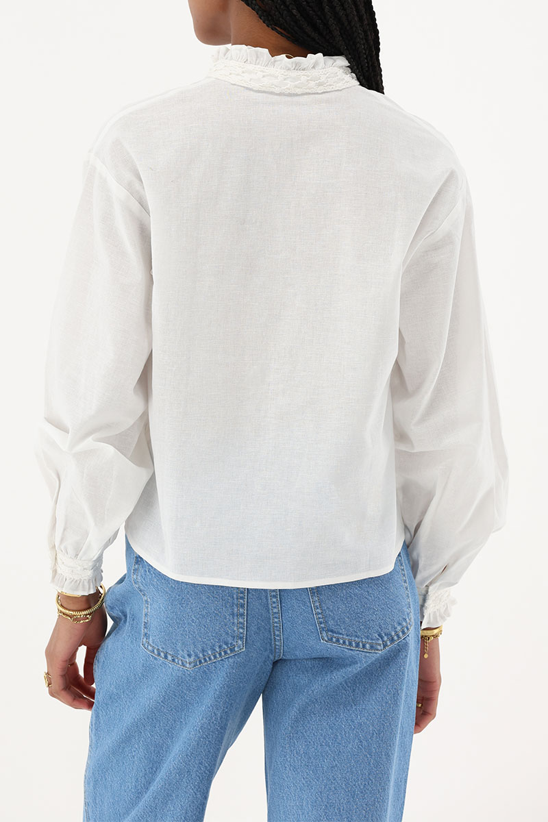 White blouse with ruffles | My Jewellery