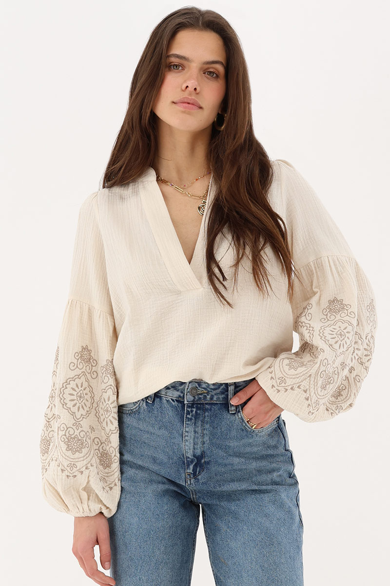 White embroidery blouse with V-neckline & puff sleeves | My Jewellery