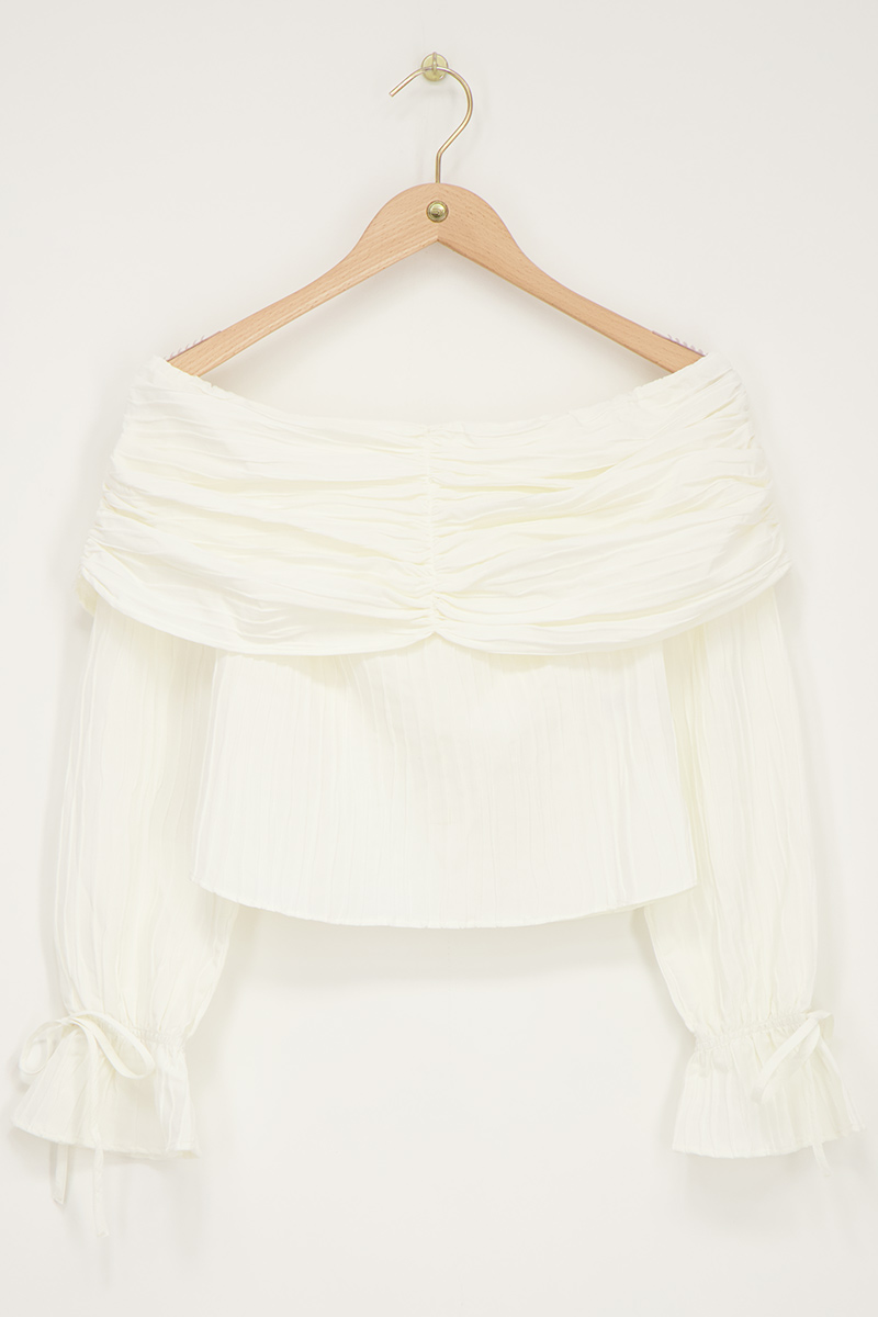 White off-shoulder top with texture | My Jewellery
