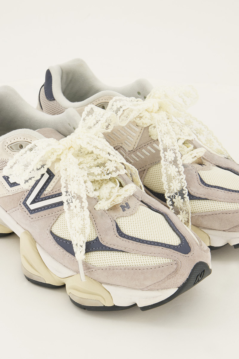 White shoelaces with lace details | My Jewellery