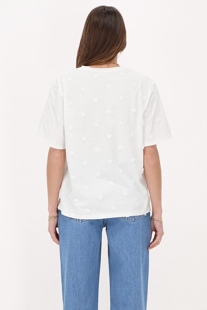 White T-shirt with 3D flowers | My Jewellery