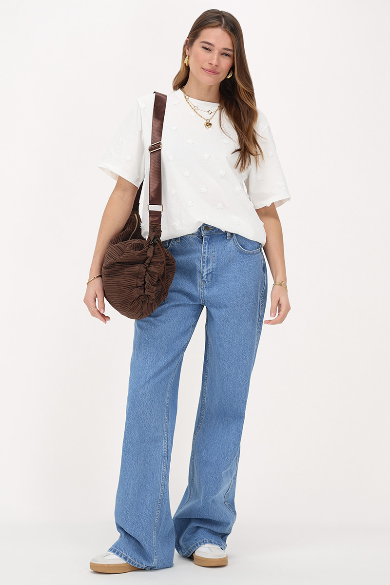 White T-shirt with 3D flowers | My Jewellery