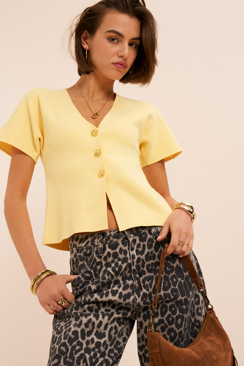 Yellow cardigan with button closure | My Jewellery