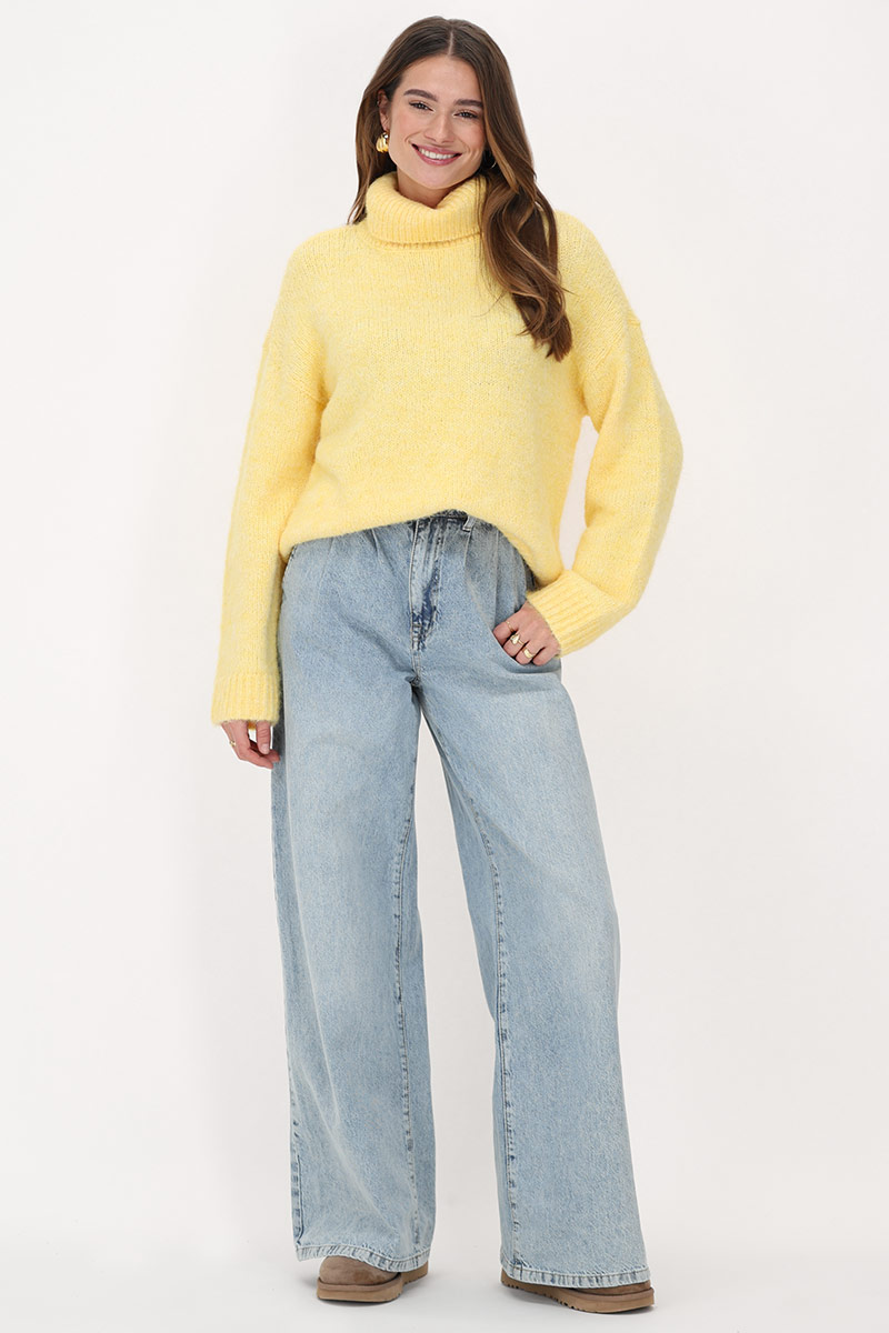 Yellow wide sweater with turtleneck