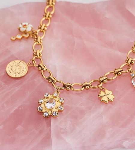 Statement necklace