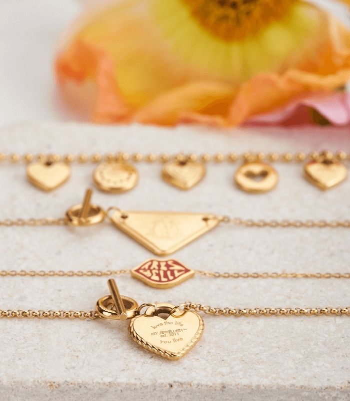 Schmuck in der Reihe