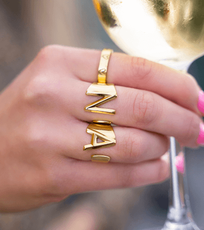 Initial ring goud