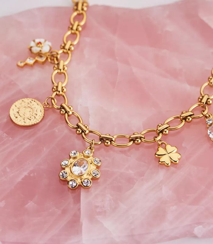 Statement necklace